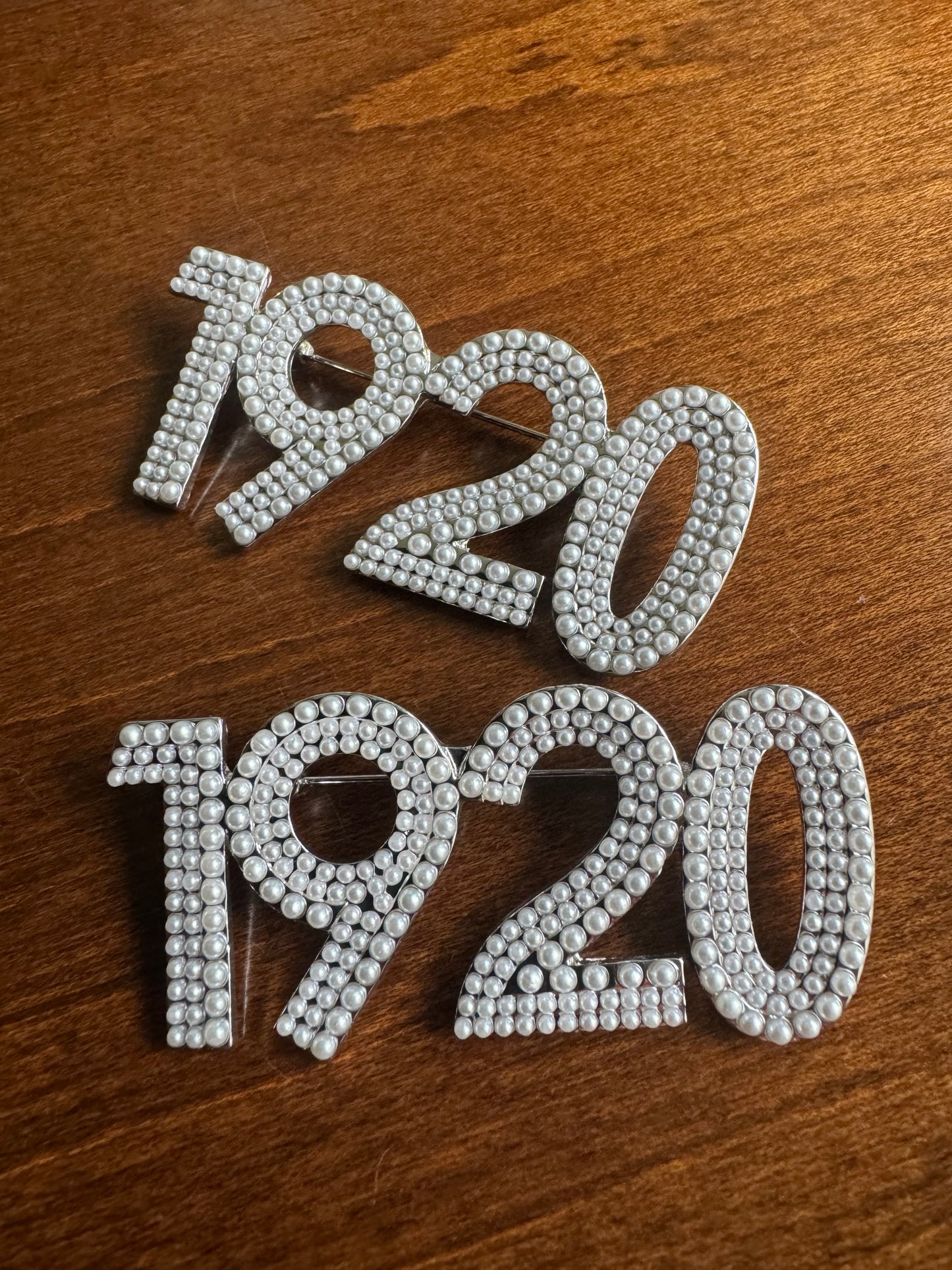 "1920" 3-layer lapel pin