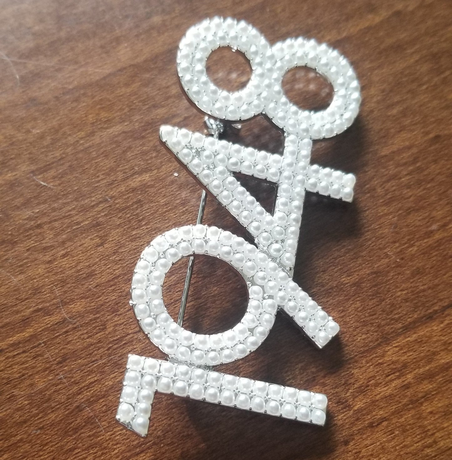 "1948" Shimmery lapel pin