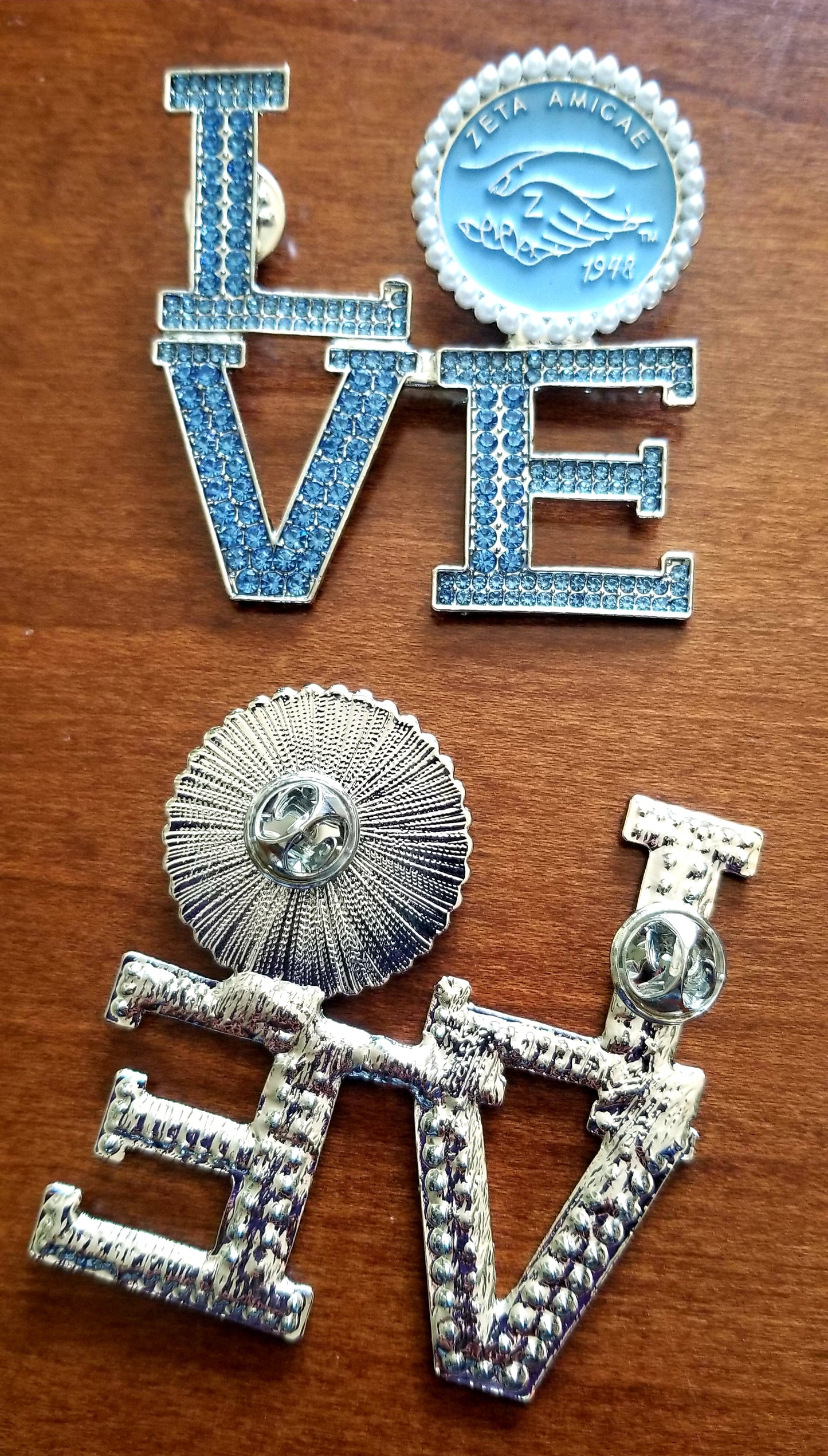 Love Zeta Amicae Pin