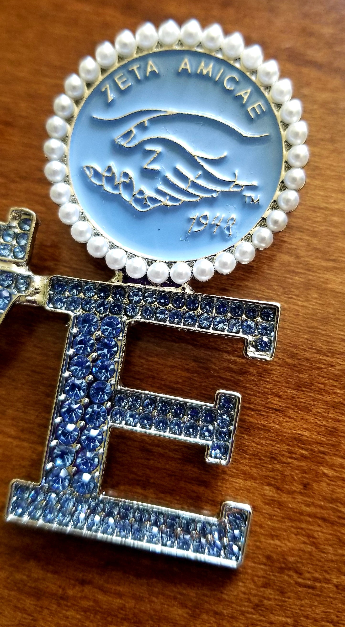 Love Zeta Amicae Pin