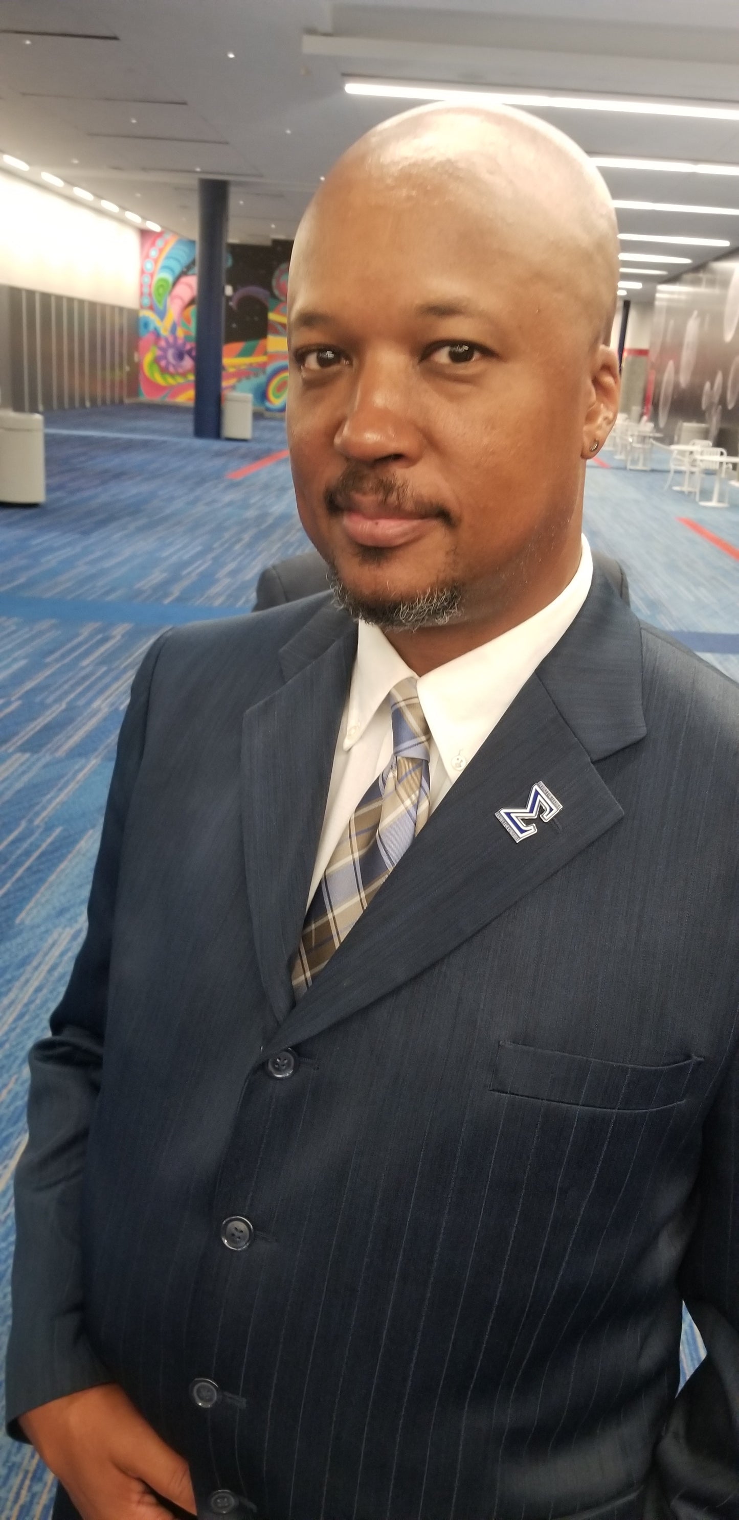 Sigma Motto lapel pin