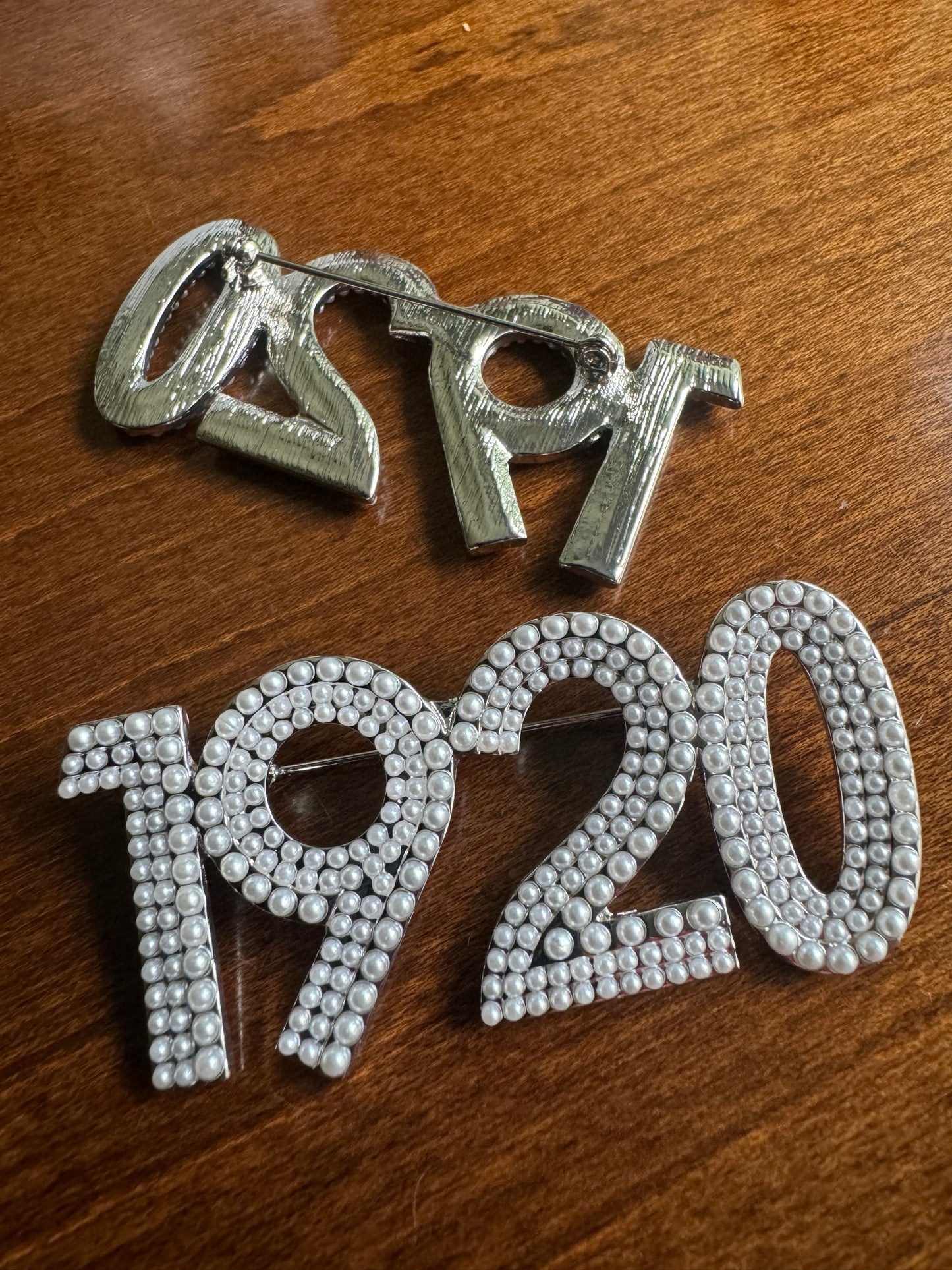 "1920" 3-layer lapel pin