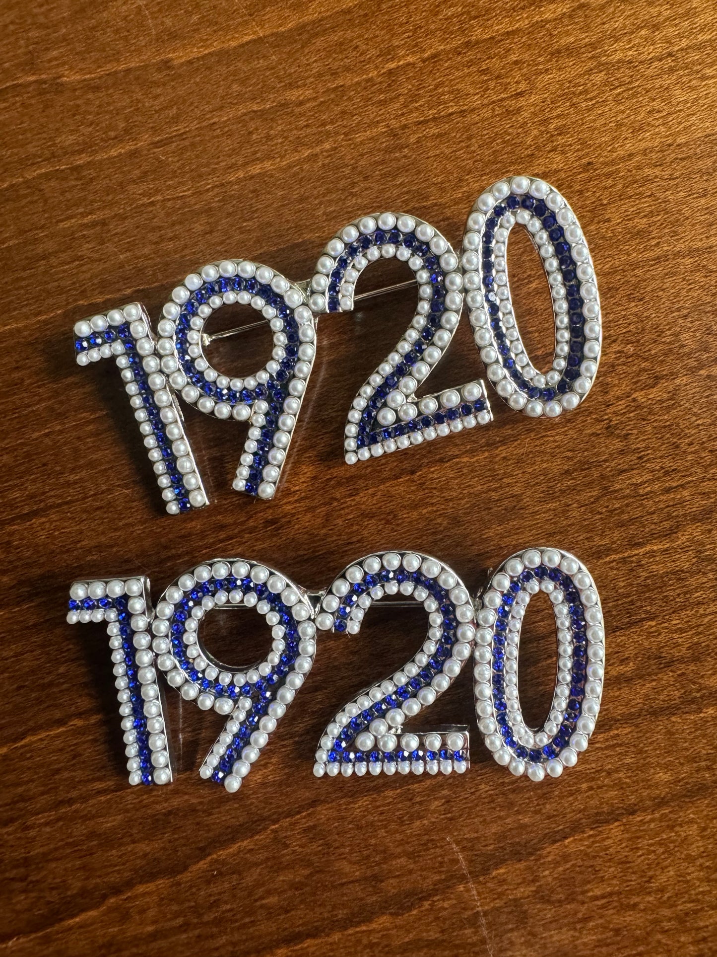 "1920" 3-layer lapel pin