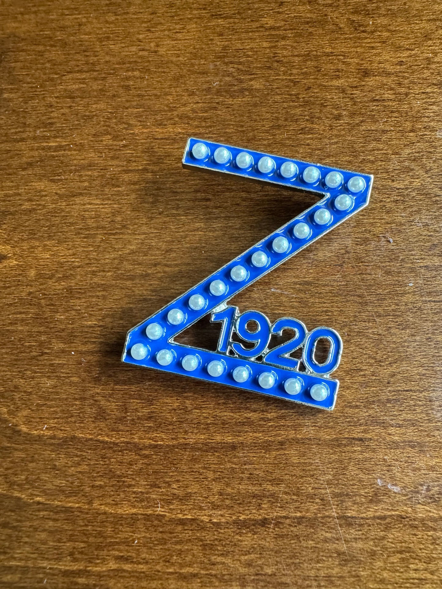 Pearled Out Z lapel pin