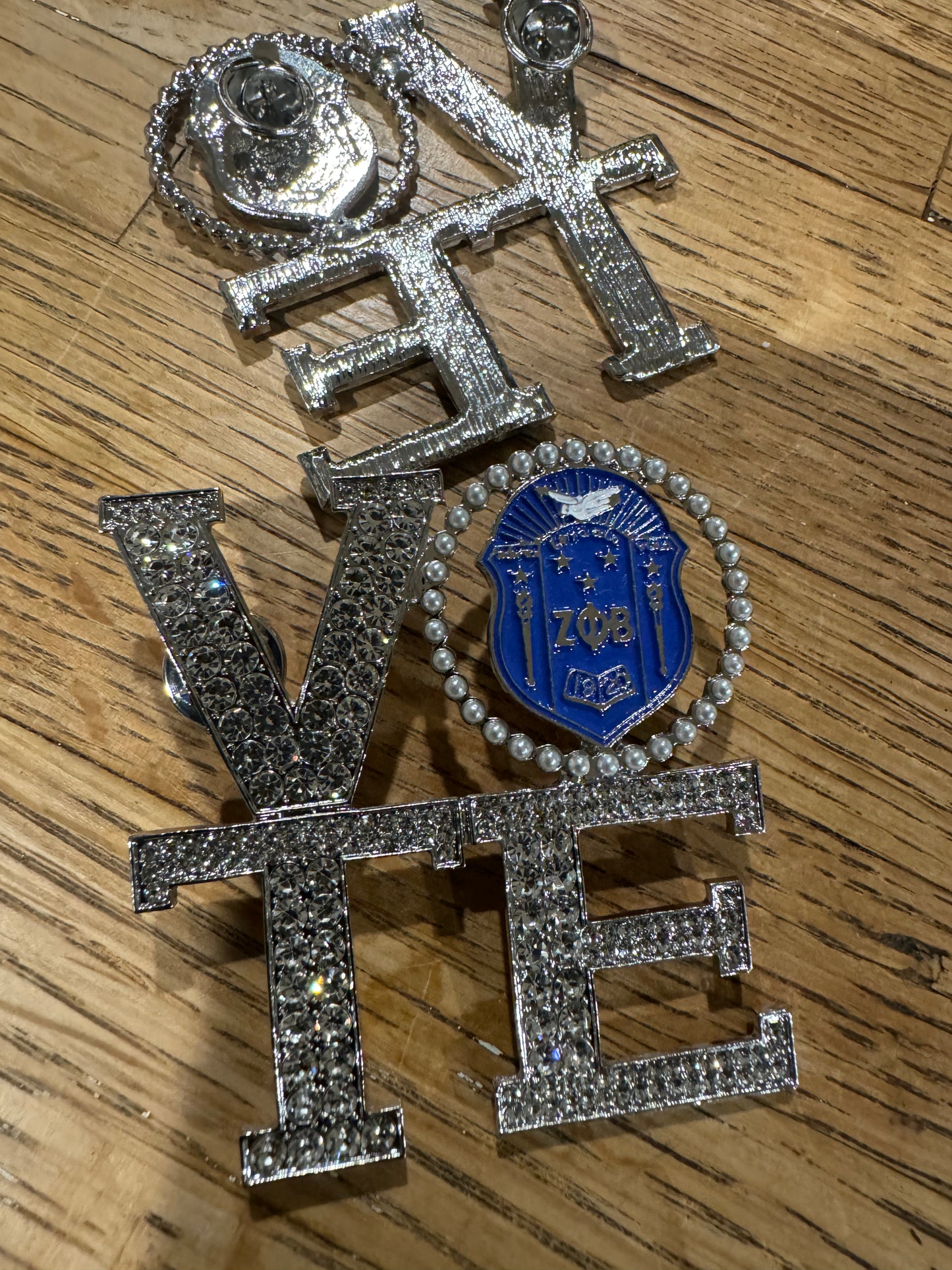 VOTE Zeta Pin