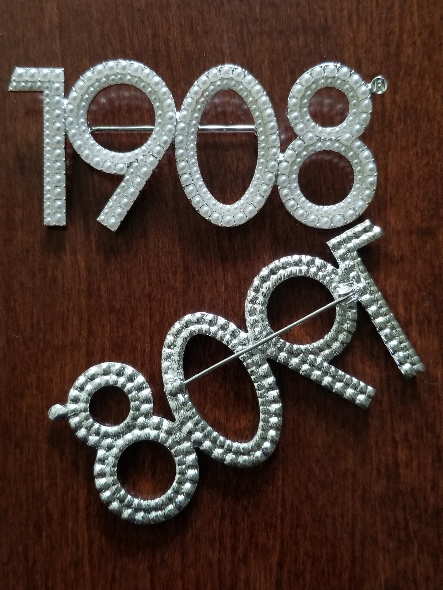 Founding Year Pearl lapel pin