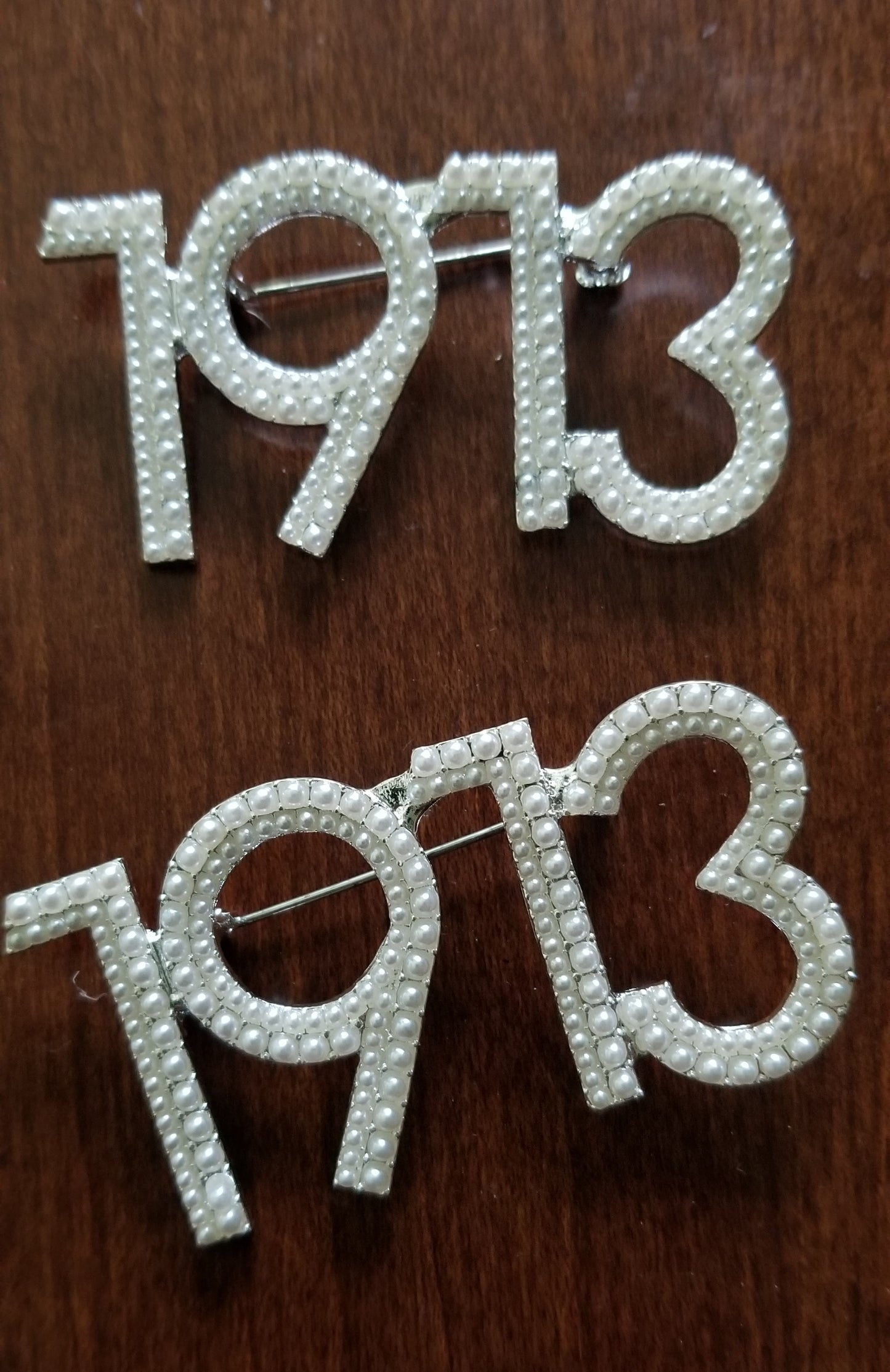 Founding Year Pearl lapel pin