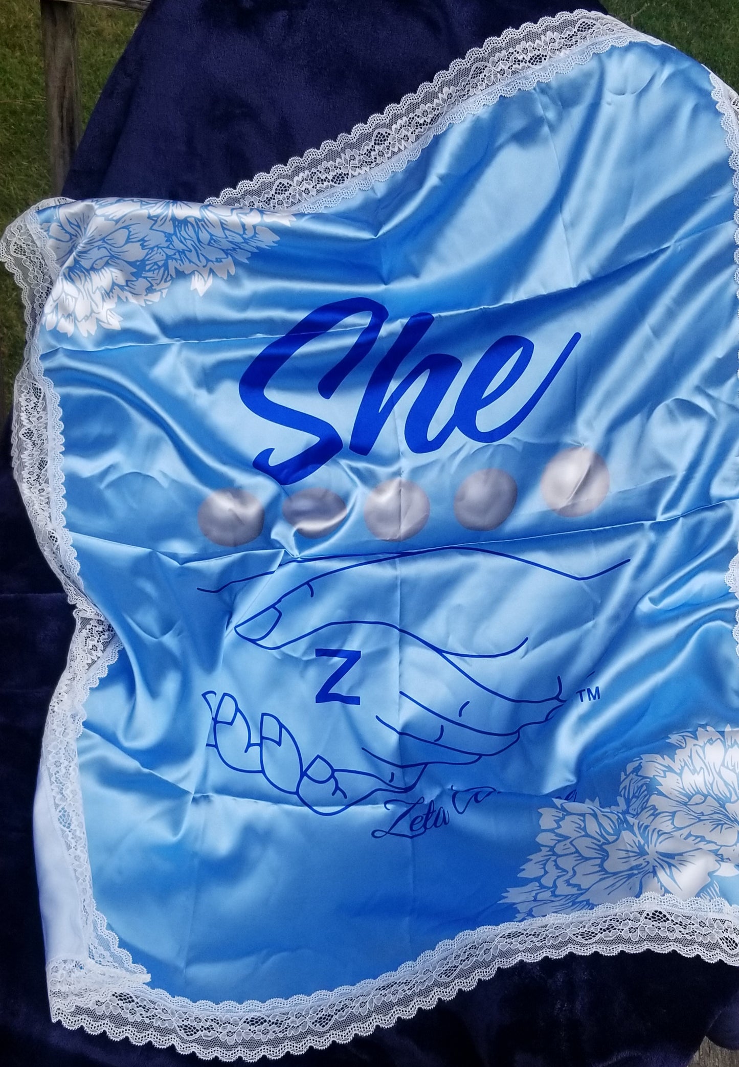 "She" Amicae Lap Cloth