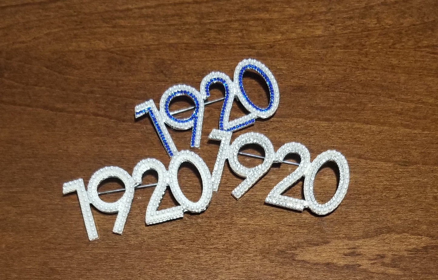 "1920" Shimmery lapel pin