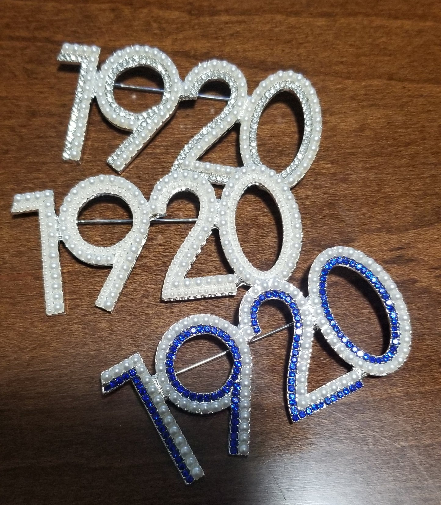 "1920" Shimmery lapel pin