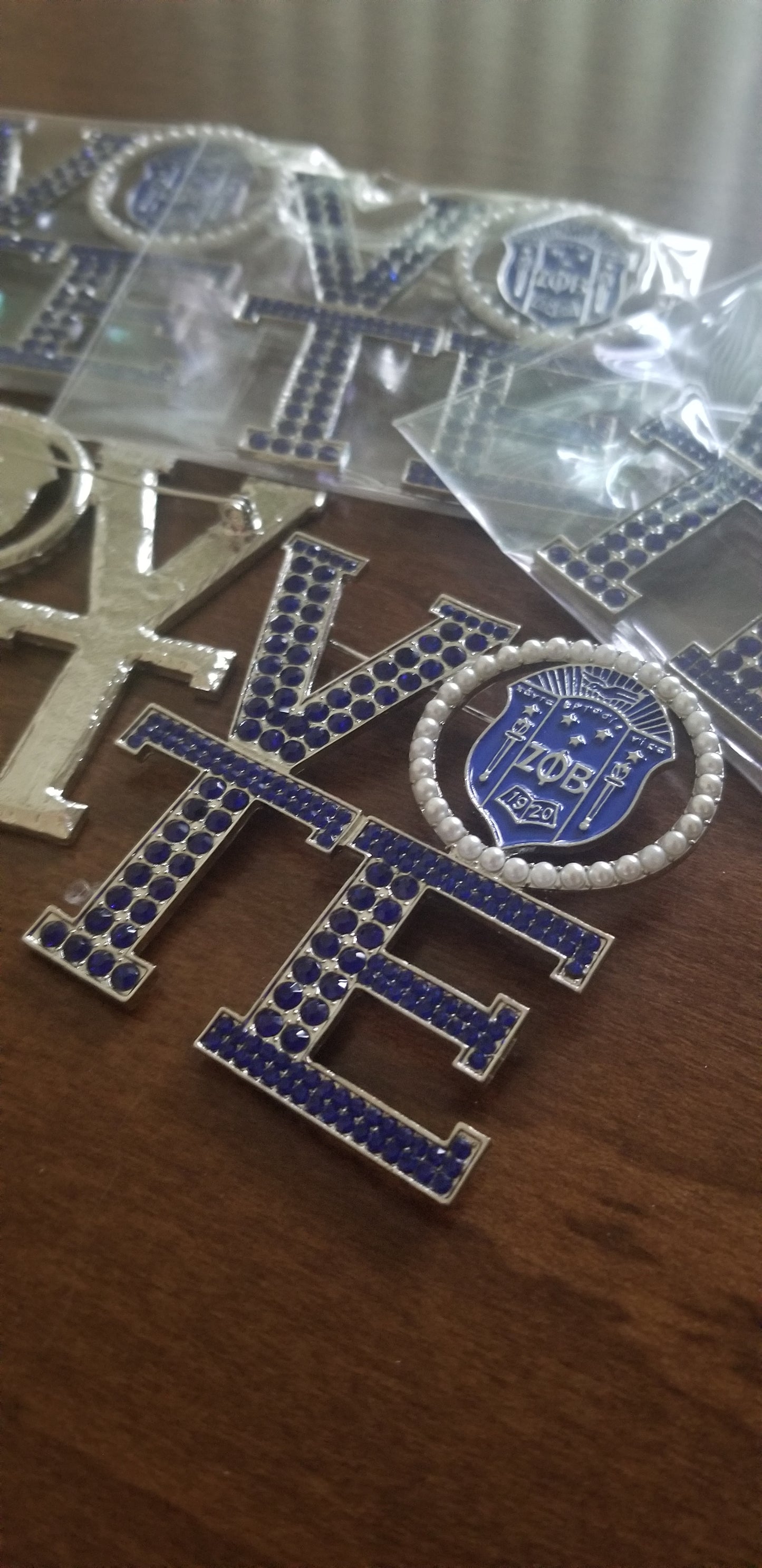 VOTE Zeta Pin