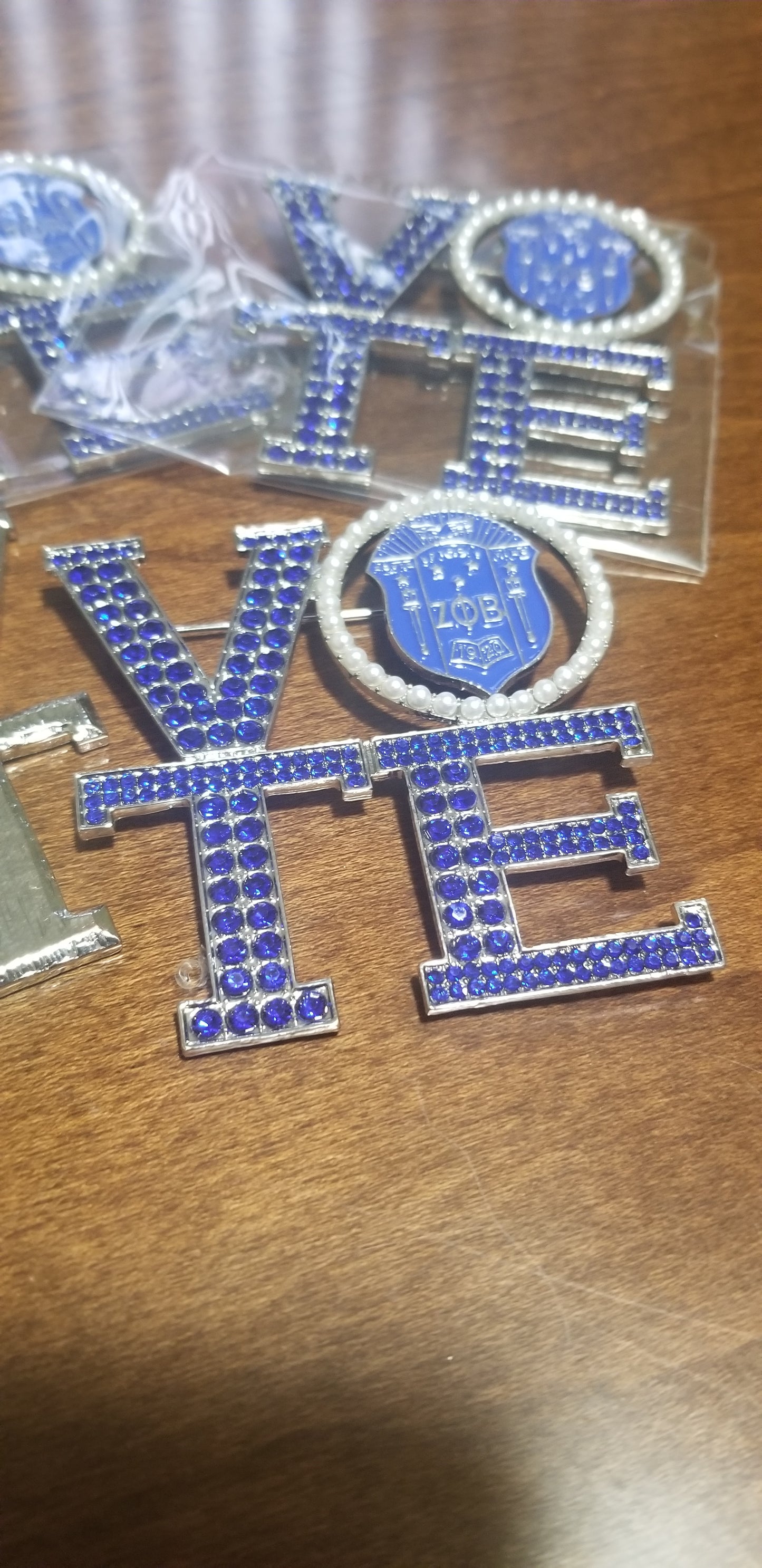 VOTE Zeta Pin