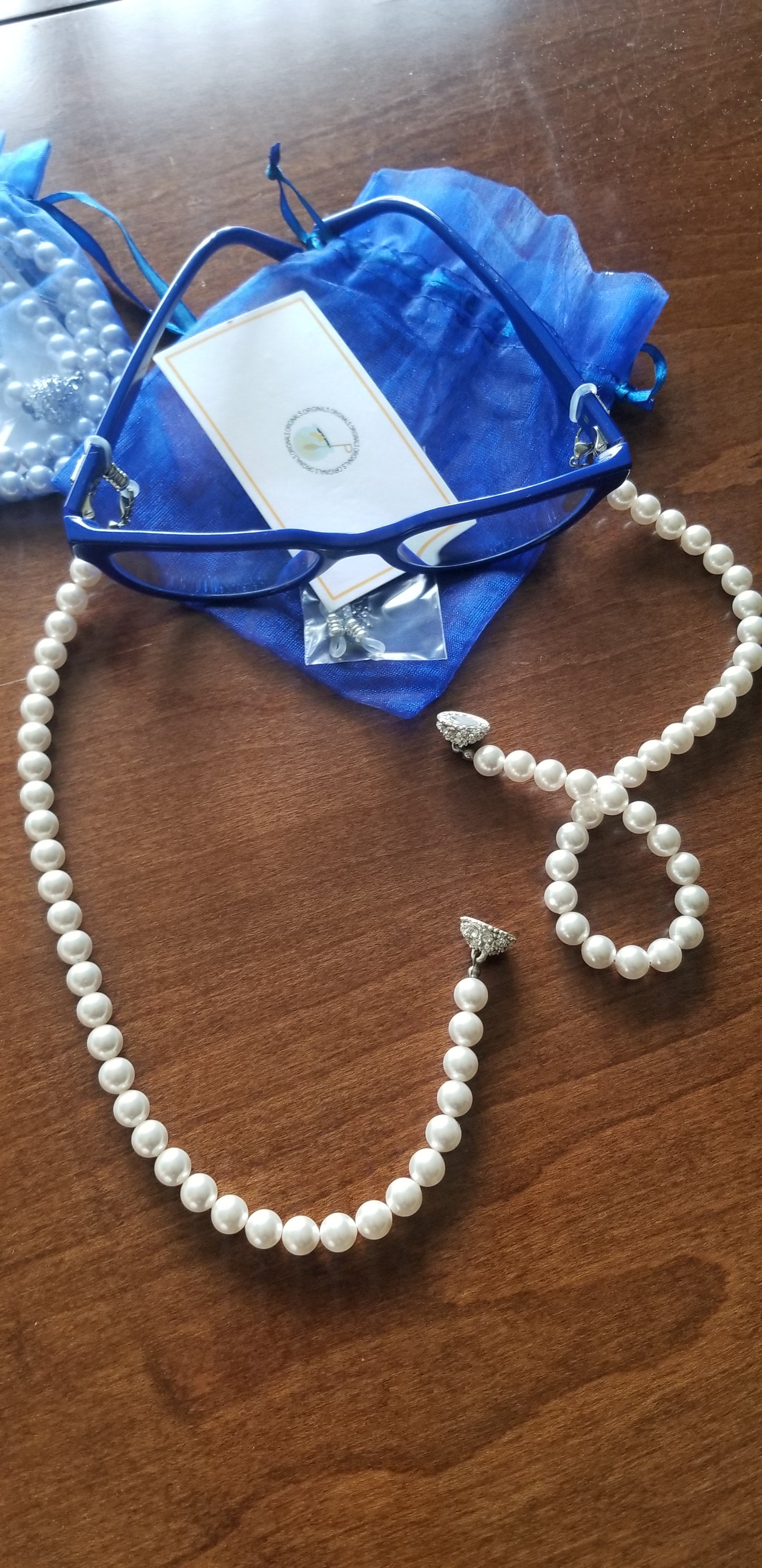 (PRE-ORDER) Pearl Custom Made Eyeglass Speclaces