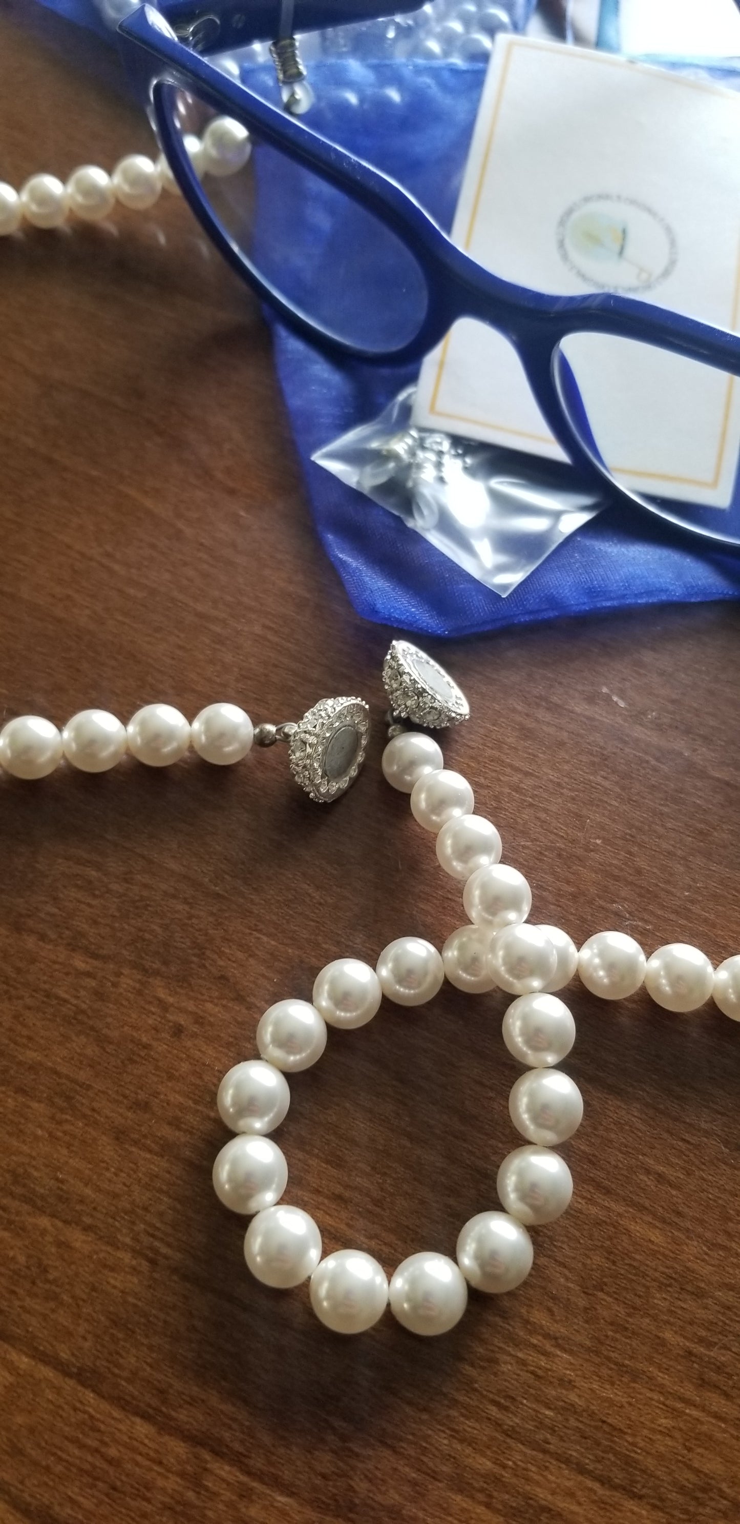 (PRE-ORDER) Pearl Custom Made Eyeglass Speclaces
