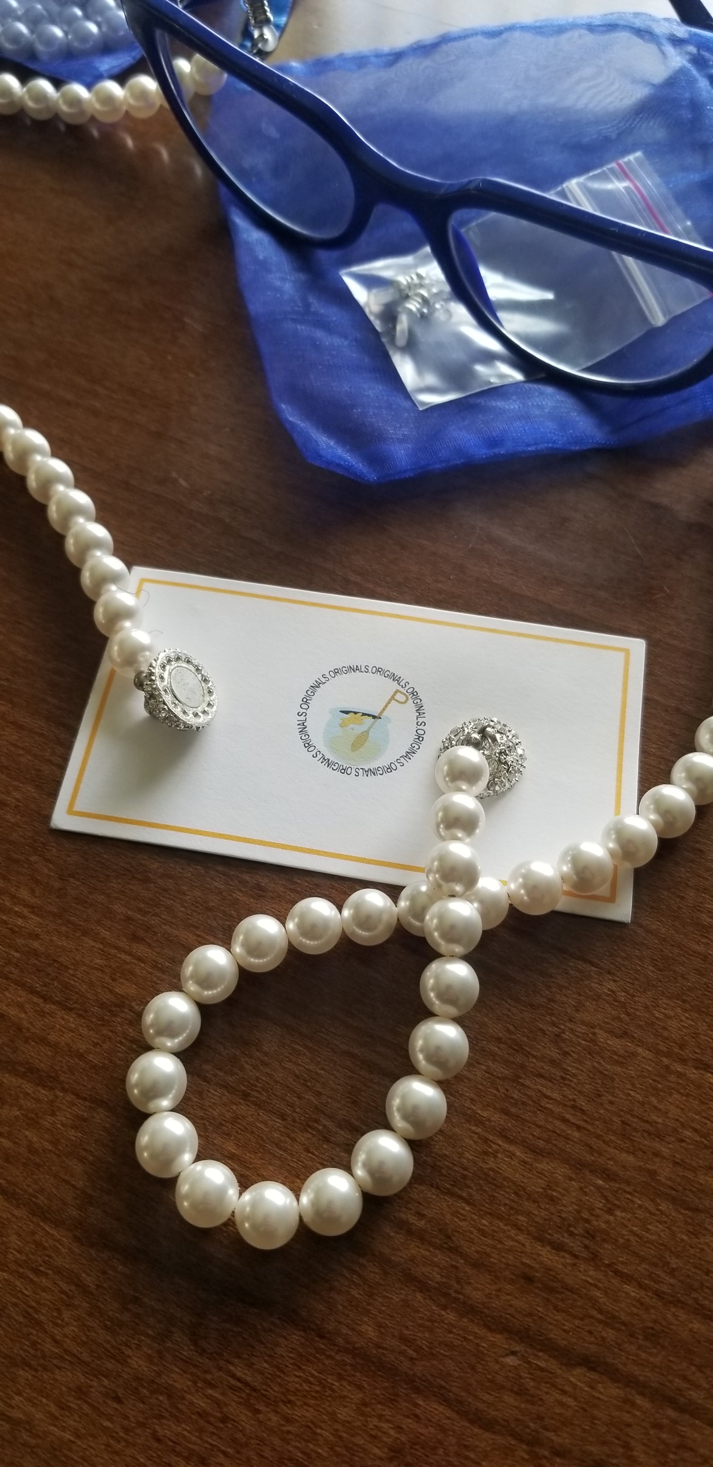 (PRE-ORDER) Pearl Custom Made Eyeglass Speclaces
