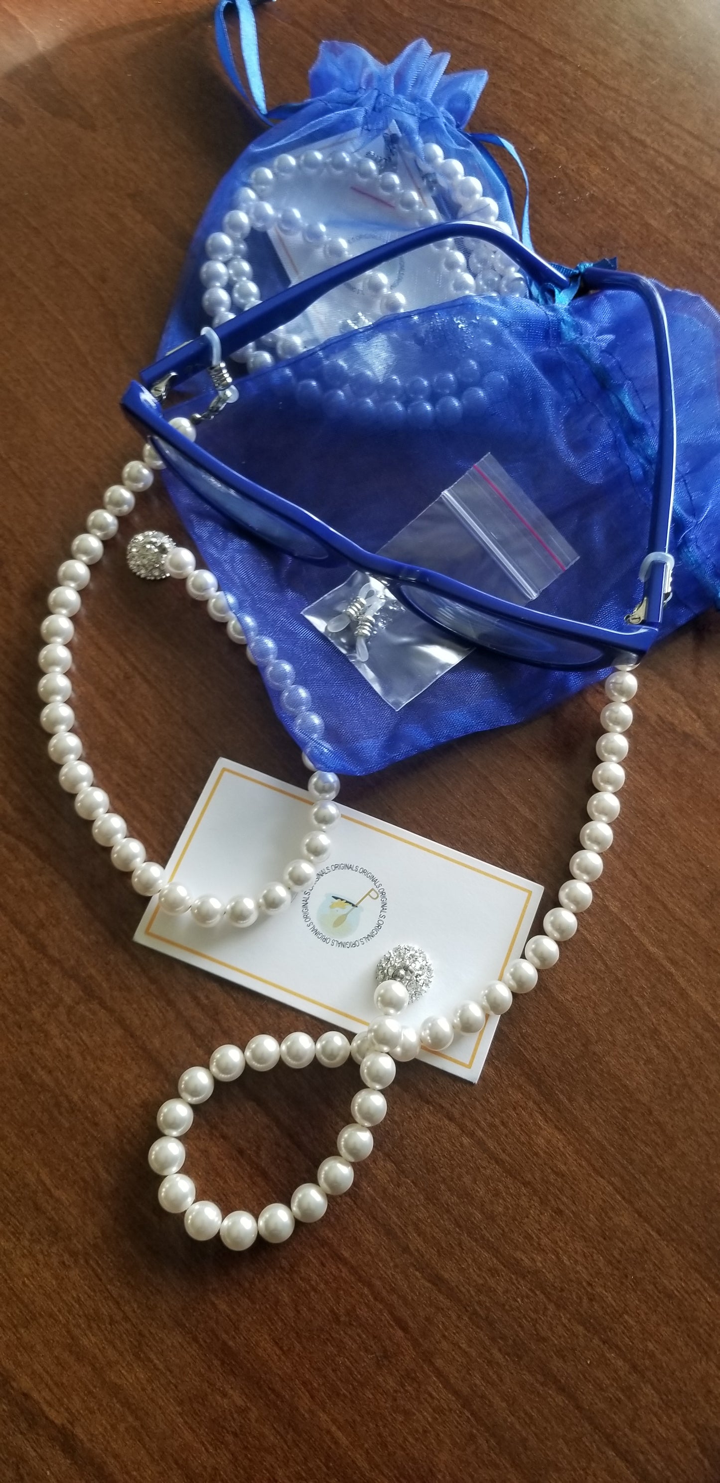 (PRE-ORDER) Pearl Custom Made Eyeglass Speclaces