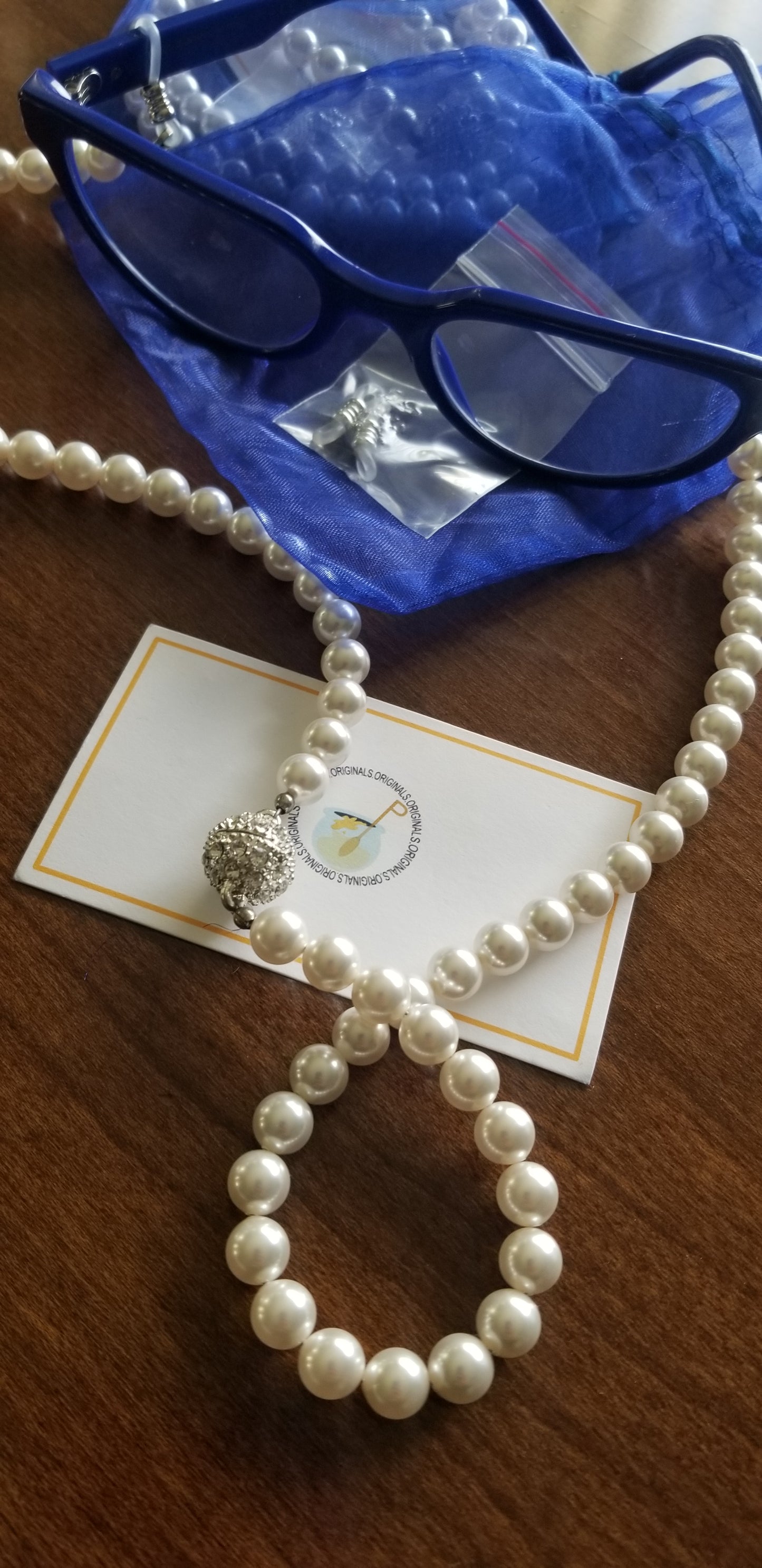 (PRE-ORDER) Pearl Custom Made Eyeglass Speclaces