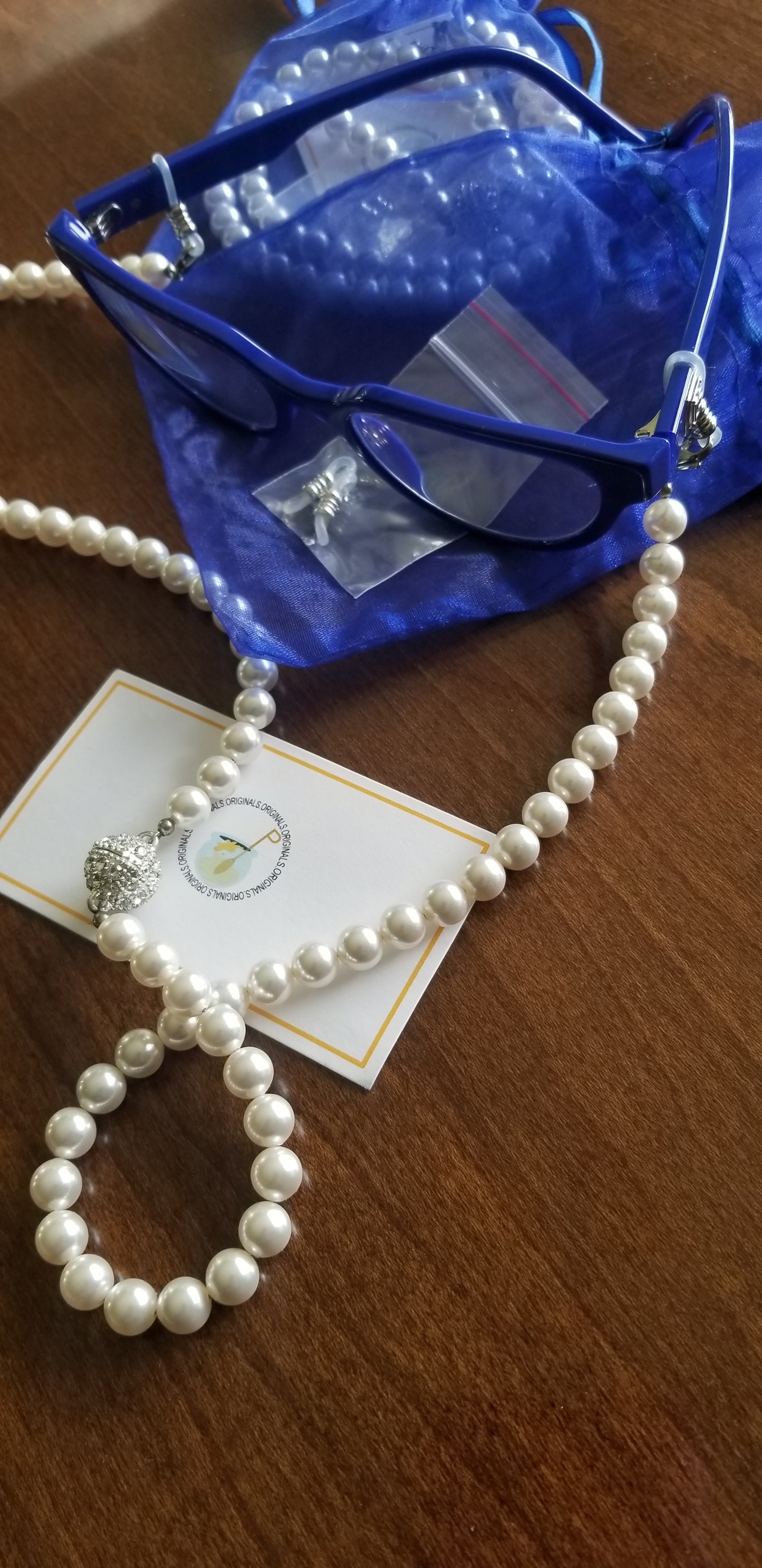(PRE-ORDER) Pearl Custom Made Eyeglass Speclaces