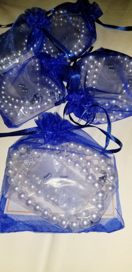(PRE-ORDER) Pearl Custom Made Eyeglass Speclaces
