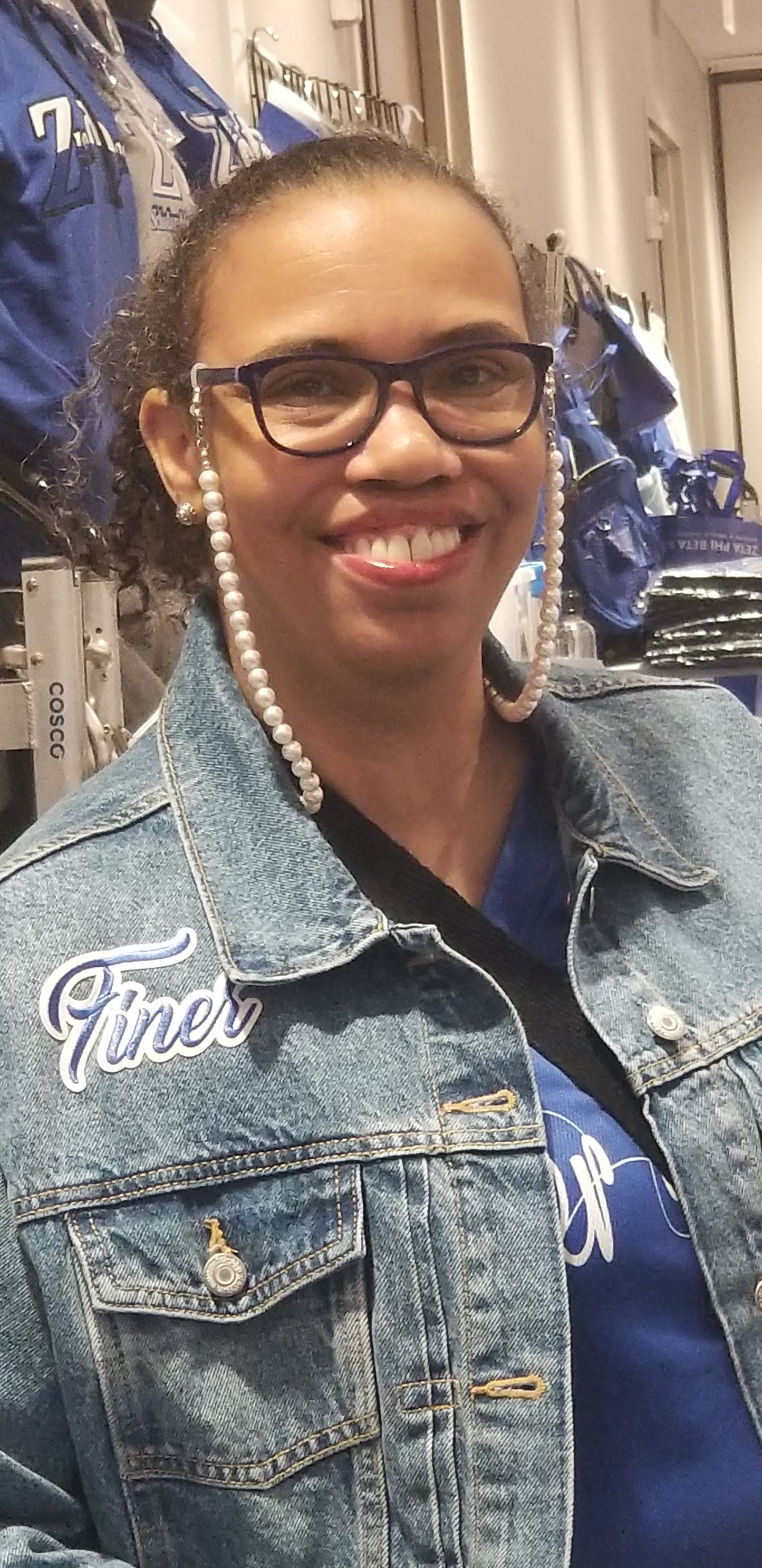 (PRE-ORDER) Pearl Custom Made Eyeglass Speclaces
