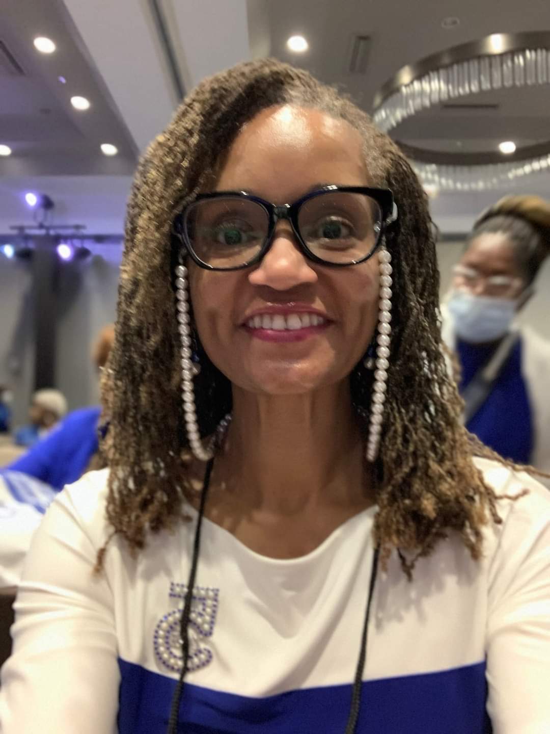(PRE-ORDER) Pearl Custom Made Eyeglass Speclaces