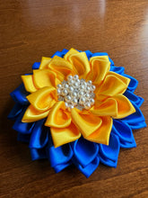 Load image into Gallery viewer, Flower Power Brooches
