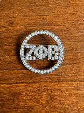 Load image into Gallery viewer, Zeta Greek Letter Circle Pearl Pin
