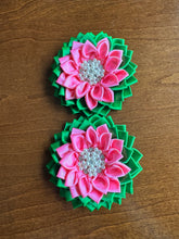 Load image into Gallery viewer, Flower Power Brooches
