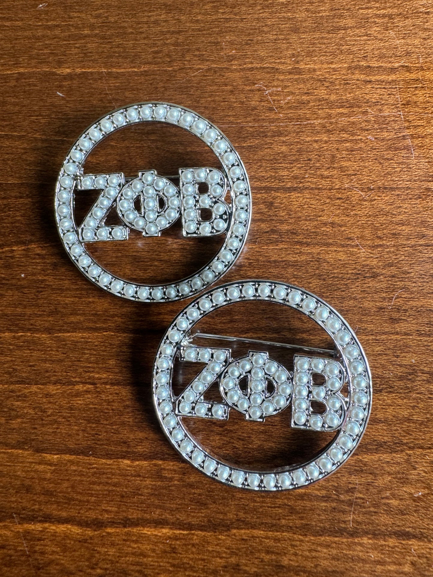 Zeta Greek Letter Circle Pearl Pin