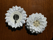 Load image into Gallery viewer, Flower Power Brooches
