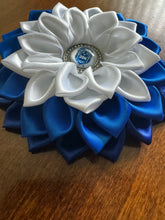 Load image into Gallery viewer, Flower Power Brooches
