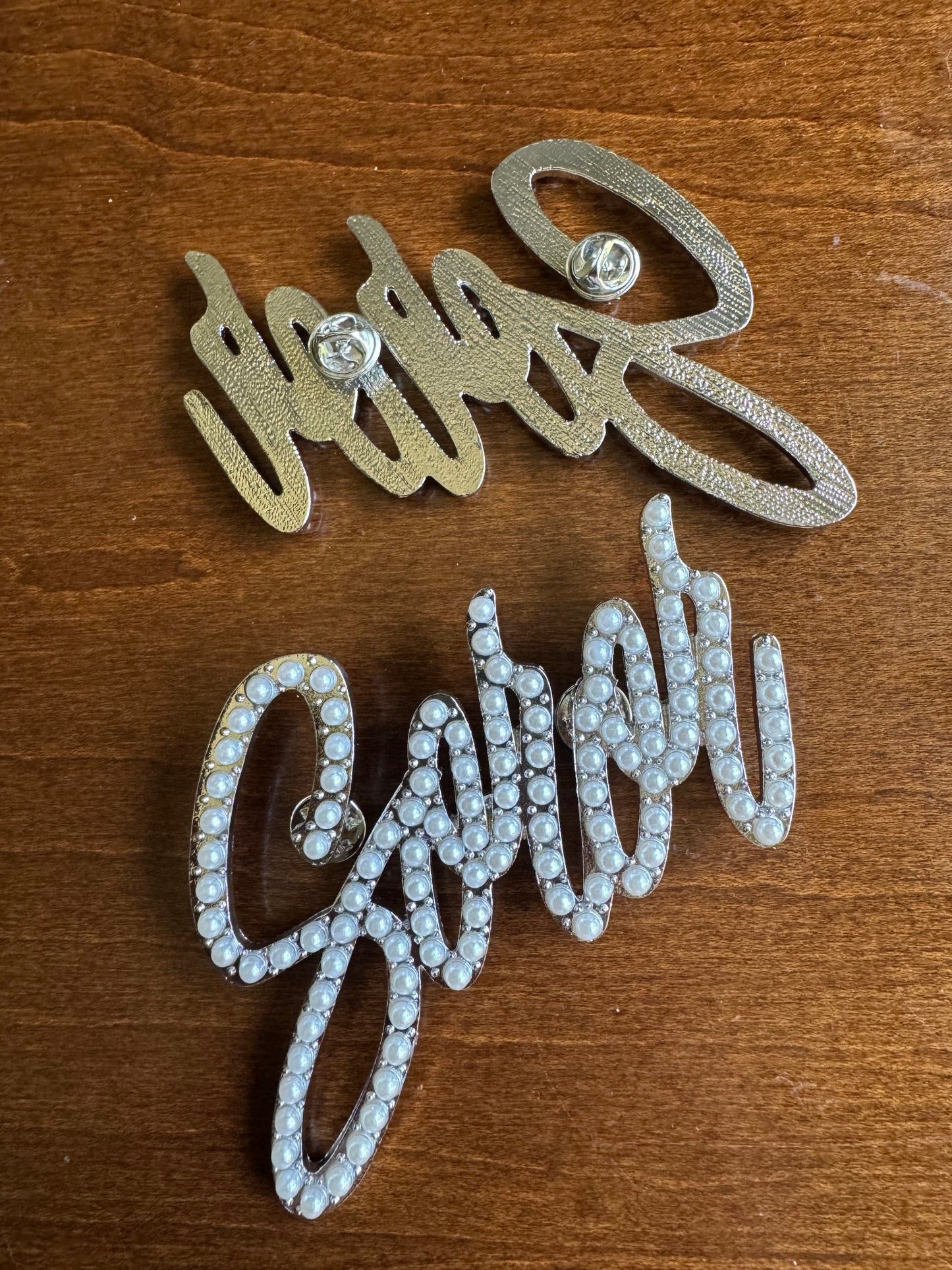 Soror Cursive Lapel Pin