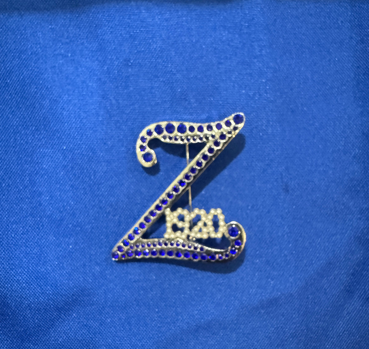 Cursive Z lapel pin