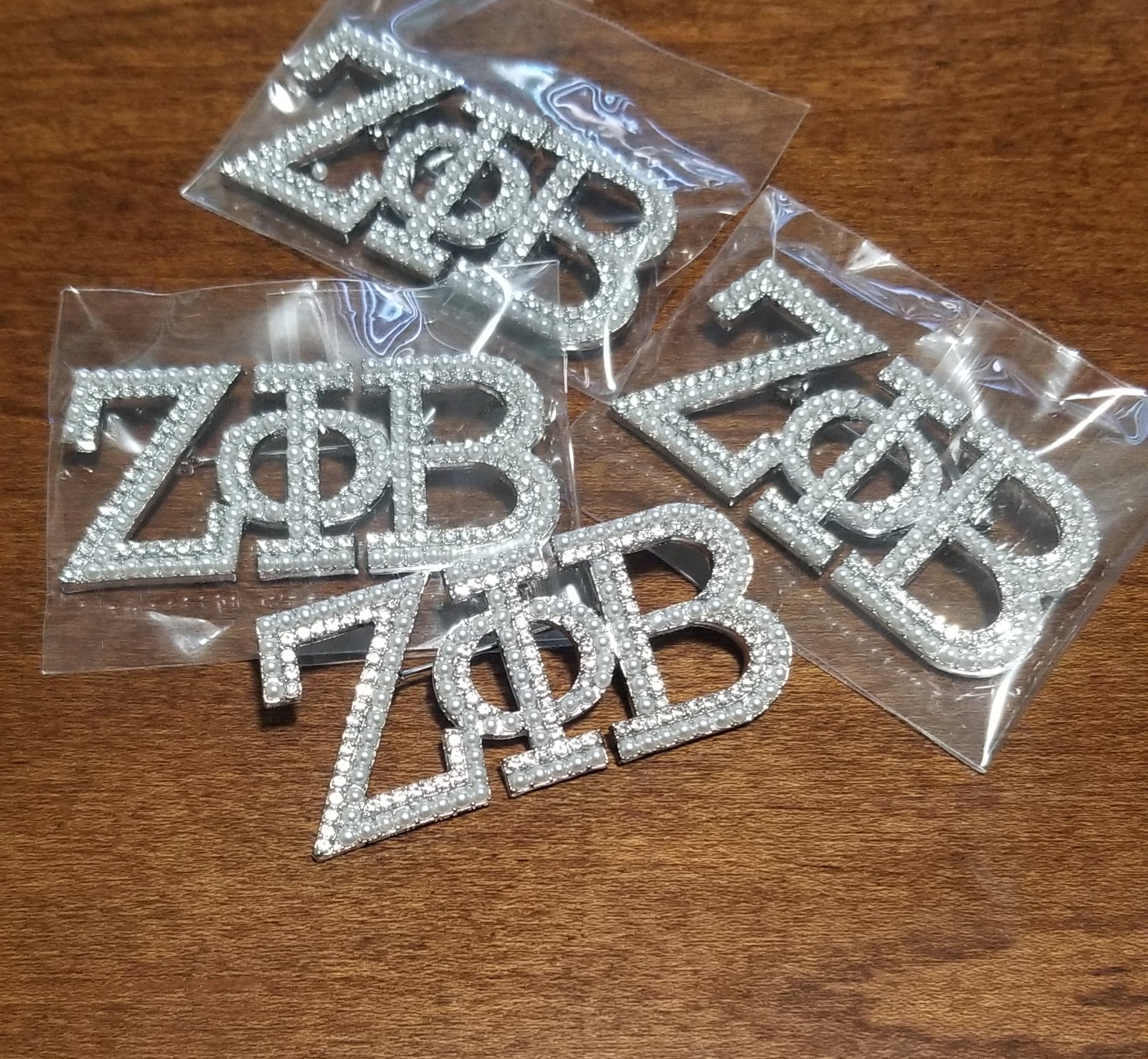 Zeta Greek Letter Pearl Brooch – 2pZnAPod
